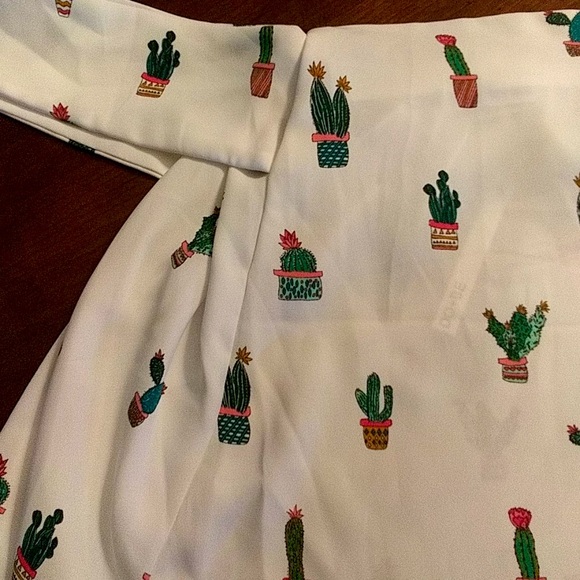 NWT DO + BE Drop Shoulder Top, White w Cactus - Picture 5 of 8